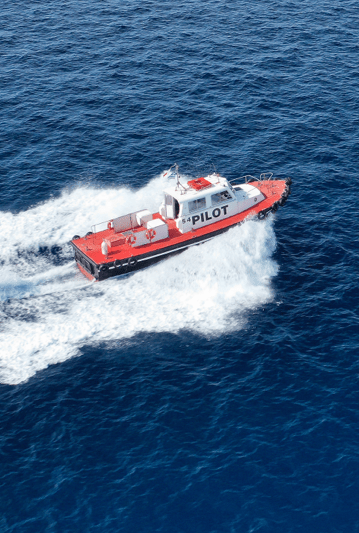 Σκάφος πιλότος για πλοήγηση εντός λιμένα & για μεταφορές
